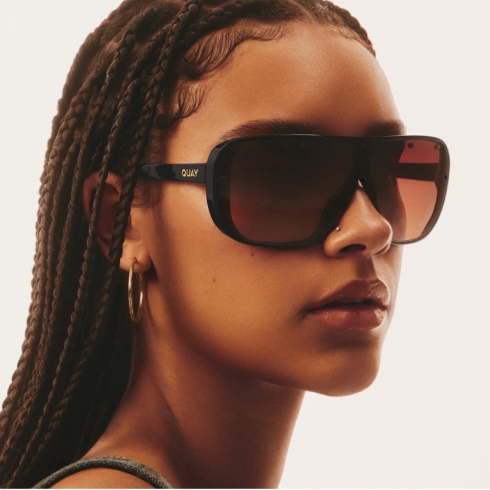 QUAY Center Stage Sunglasses Black Frame Chocolate Paprika Lens Shield NWT